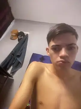 Latinos_2001 Live XXX Chat