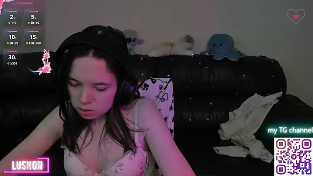 LinneaChan's Live XXX Chat