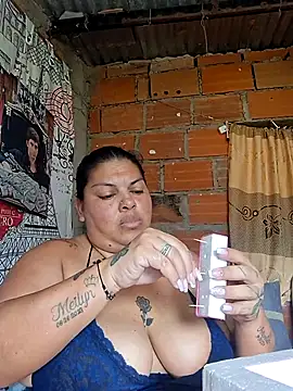 Juli_Powl – Naživo XXX chat