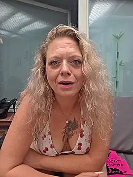 Anna-LustigOfficial – Live XXX-chat
