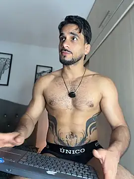Maximiliano_ford élő XXX-chatje