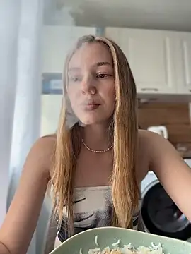 MilaMoone Adlı Modelin Canlı XXX Sohbeti