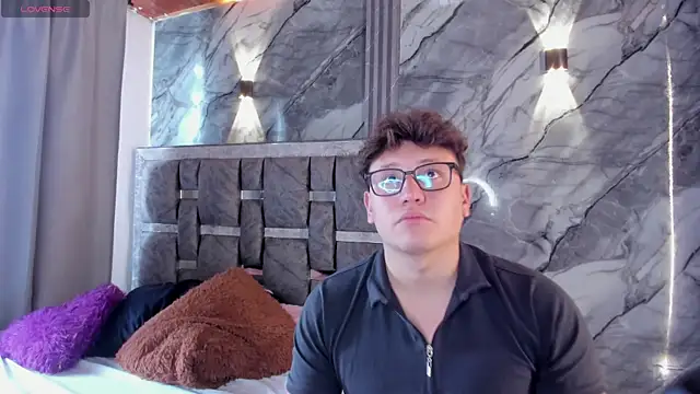 Chat +18 de Manson_and_Zoe ao vivo