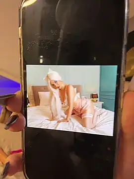 Chat +18 de BellaKarma ao vivo