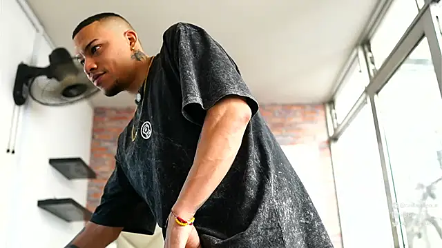 AlphaMasterXxx 라이브 XXX 채팅