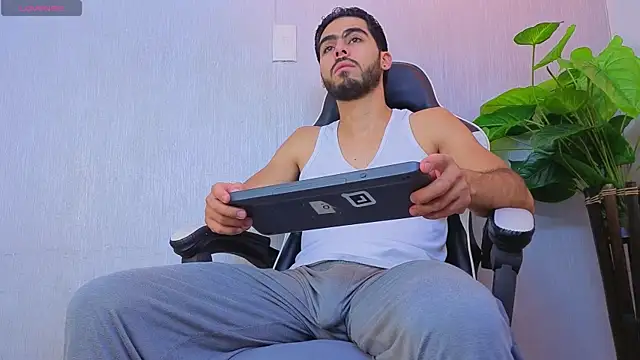 Markos_Miles Adlı Modelin Canlı XXX Sohbeti
