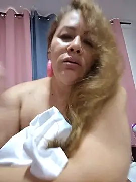 SluttyMilf79's Live XXX Chat