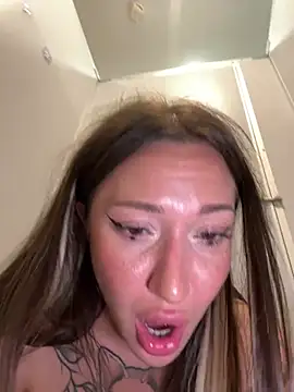 Chat +18 de SaintSquirt ao vivo