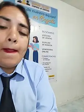 Chat +18 de MAYE__13 ao vivo