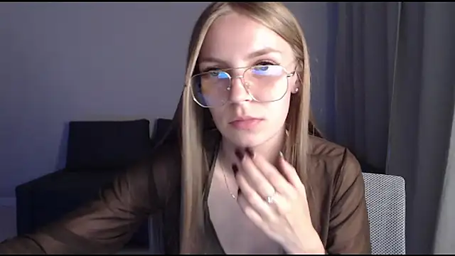 HitGyrl's Live XXX Chat