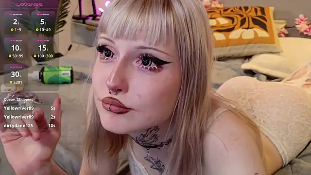 MilkMeSoftly XXX чат на живо