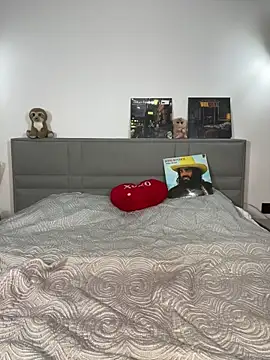 CurlyLara live XXX chat
