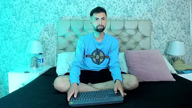 AndrewCrooss Live XXX-chat