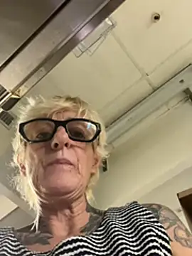 SipenAt Chat XXX in diretta