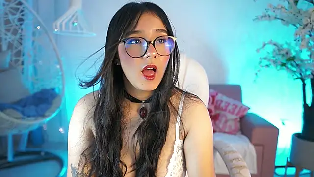 VioletJoness_ Adlı Modelin Canlı XXX Sohbeti