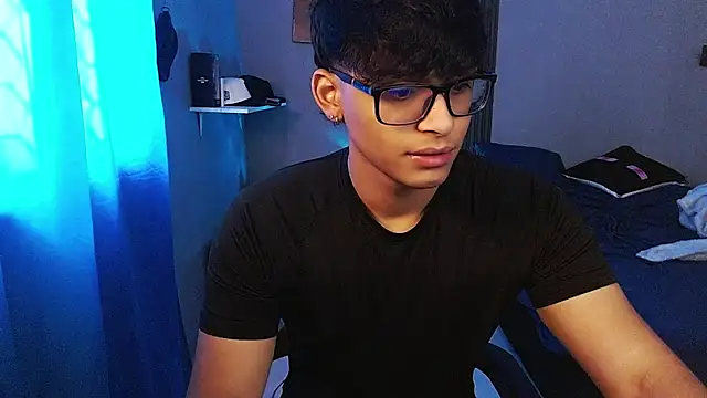 Mr_yisuzz লাইভ XXX চ্যাট