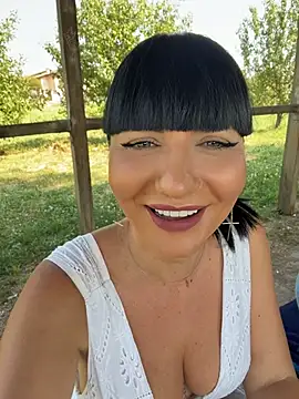 XXX chat uživo modela MysticCleo