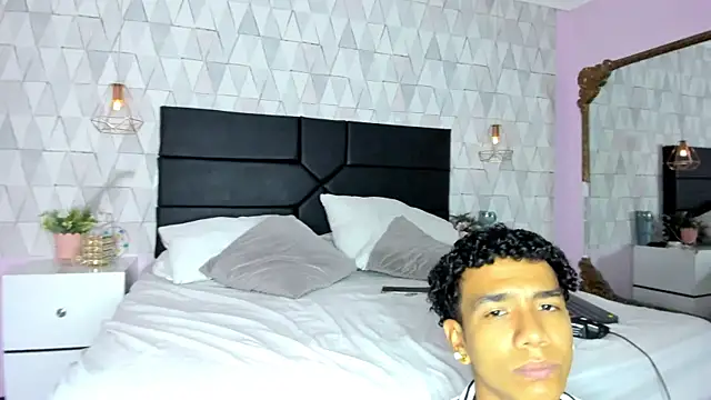 MarckThompsonn Live XXX Chat