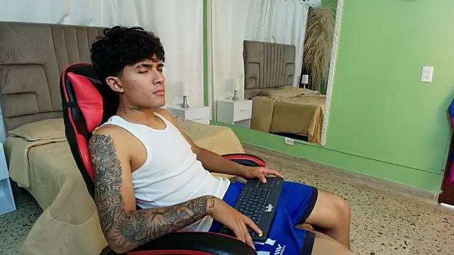 Ruslan_marcel live XXX chat