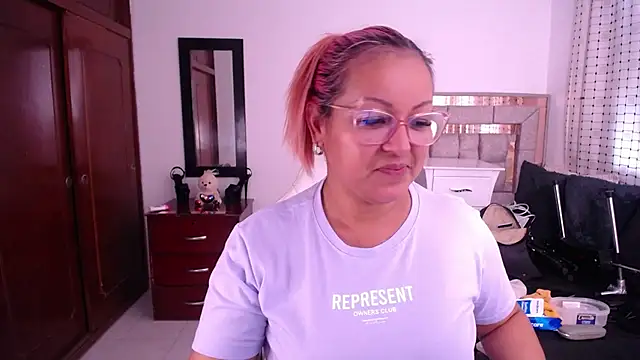 salomecastro_ XXX чат на живо