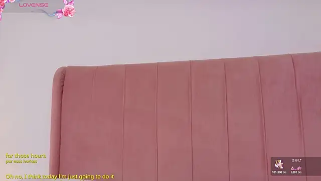 MoollyLove live XXX chat