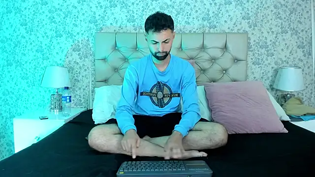 AndrewCrooss Live XXX-chat