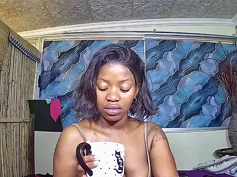 SweetJuicyLipsCandy's Live XXX Chat
