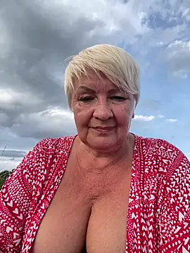 Laura_Millf – Naživo XXX chat