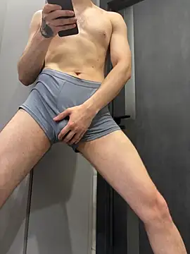 UniversalDicktures Adlı Modelin Canlı XXX Sohbeti