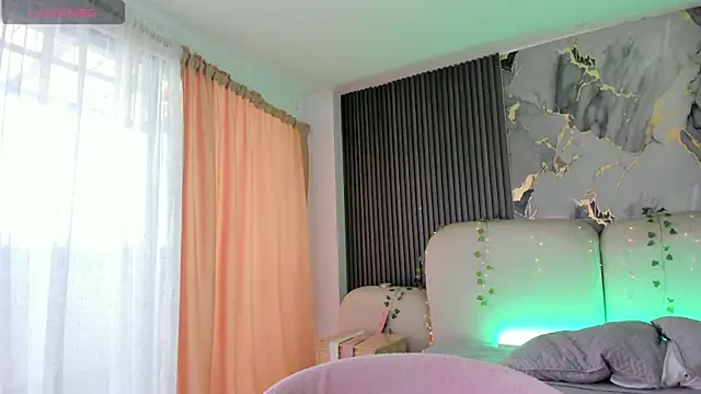 CarolineFyreのライブXXXチャット