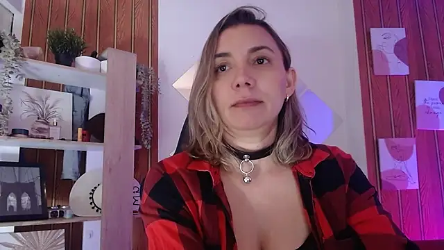 milfsecret69's Live XXX Chat