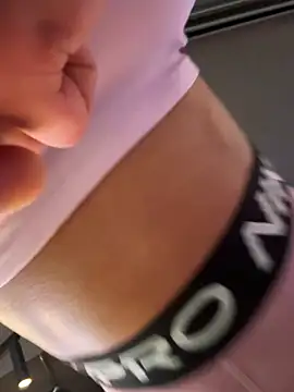 F3ckd0lllucy Adlı Modelin Canlı XXX Sohbeti