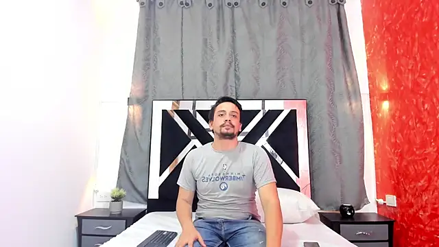 XXX chat uživo modela MikeBayers69