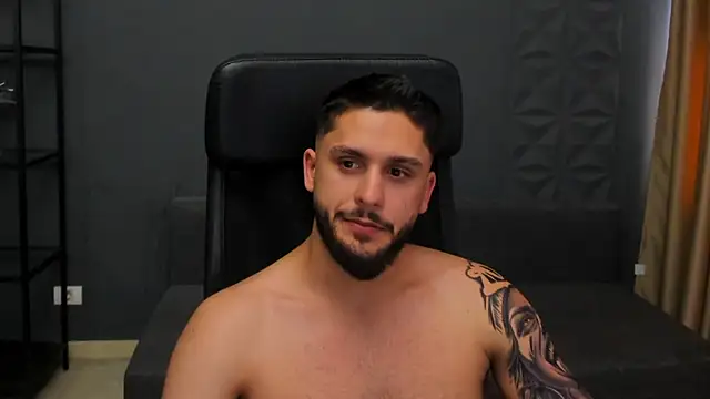 TroyWadee Chat XXX live