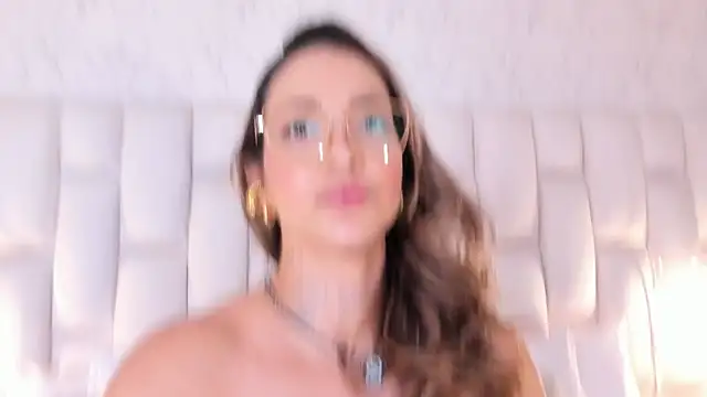 ClaradelMar's Live XXX Chat