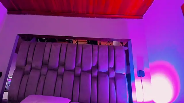 XXX chat uživo modela NikkySmiith