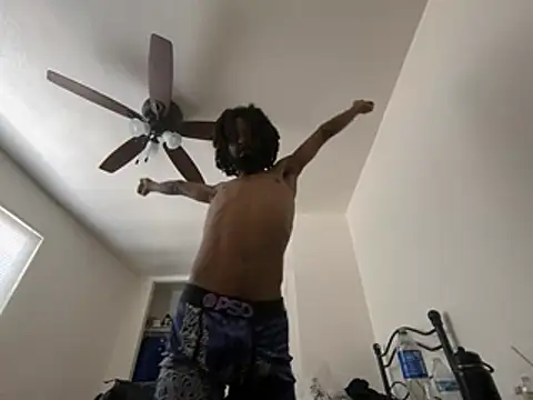xinfivy Show in webcam