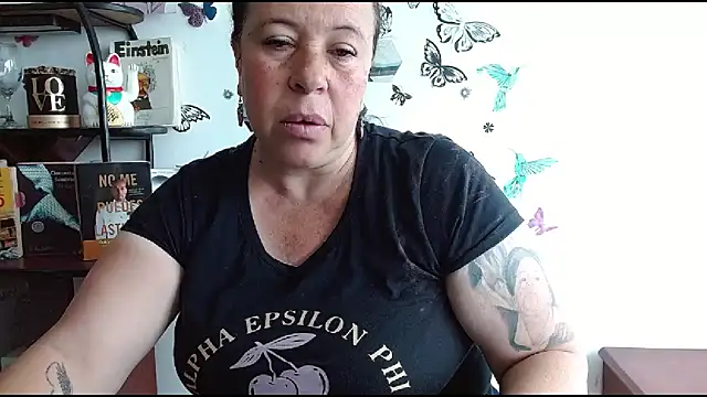 LauraMallioni's Live XXX Chat