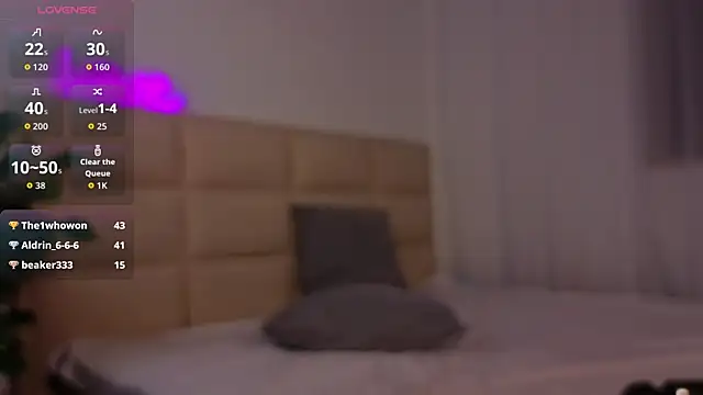 XXX chat uživo modela AaronTharrington