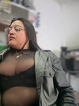 Mia_Risky-1 Adlı Modelin Canlı XXX Sohbeti