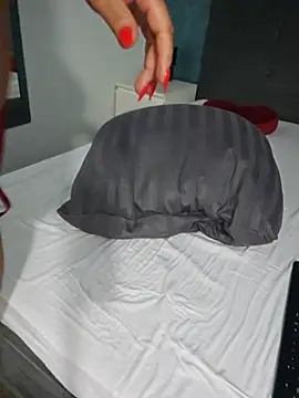 OhhhLauraxx's Live XXX Chat
