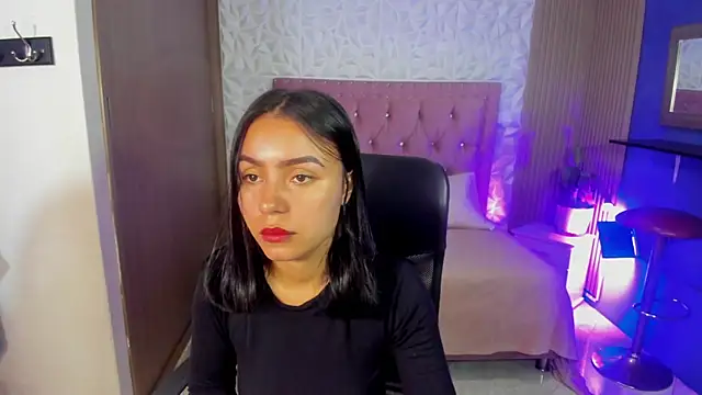 julieta_fn Adlı Modelin Canlı XXX Sohbeti