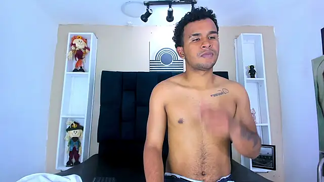 Онлайн чат XXX Brandon_Mark_