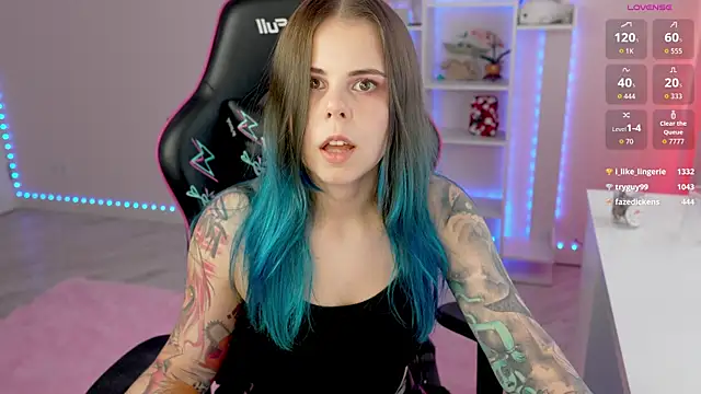 צ'אט XXX בשידור חי של QueenAliceX