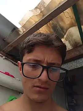 XXX chat uživo modela Davitfitnosuke