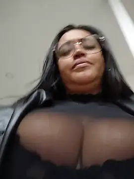 Chat +18 de Mia_Risky-1 ao vivo