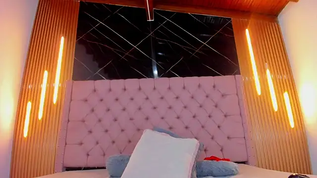 AinaPink's Live XXX Chat
