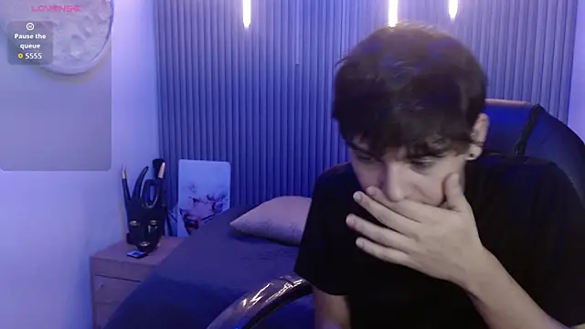 Živý XXX chat StiwenTwink