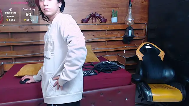 alex_477 Adlı Modelin Canlı XXX Sohbeti