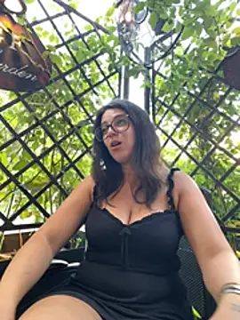 Chat +18 de NadiraNoor ao vivo